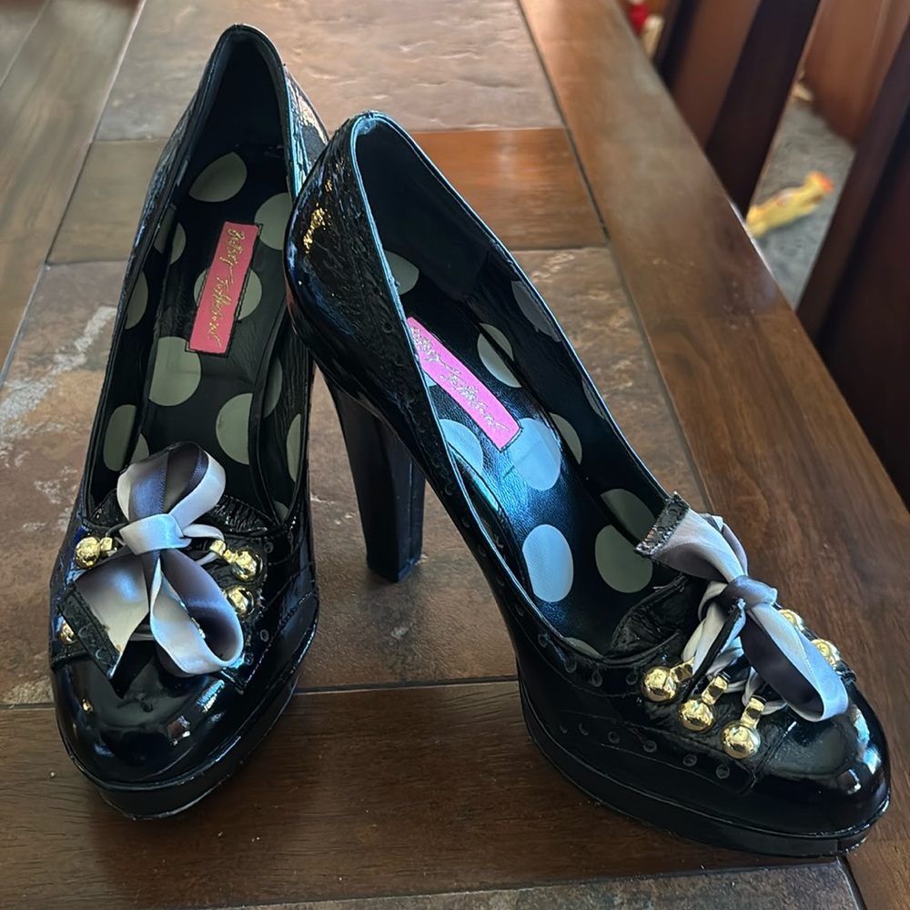 Betsey Johnson Patent Leather High Heels with Gold Accent & Bows!!!